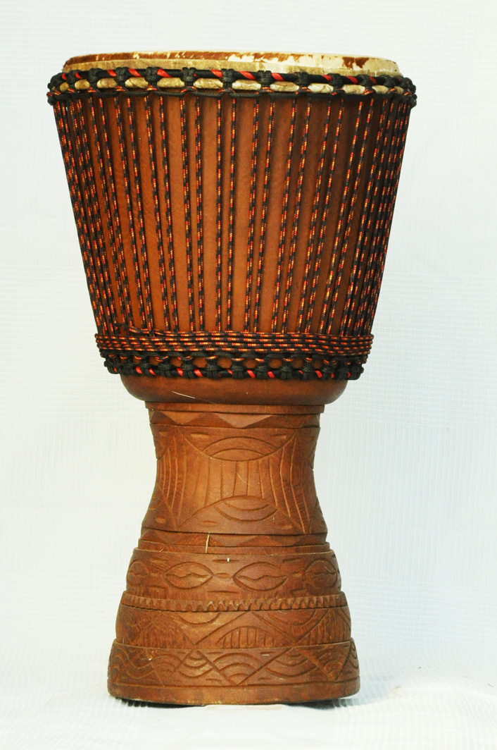 Profi Djembe mit Kuhfell kaufen Große Iroko Djembe Trommel aus Mali