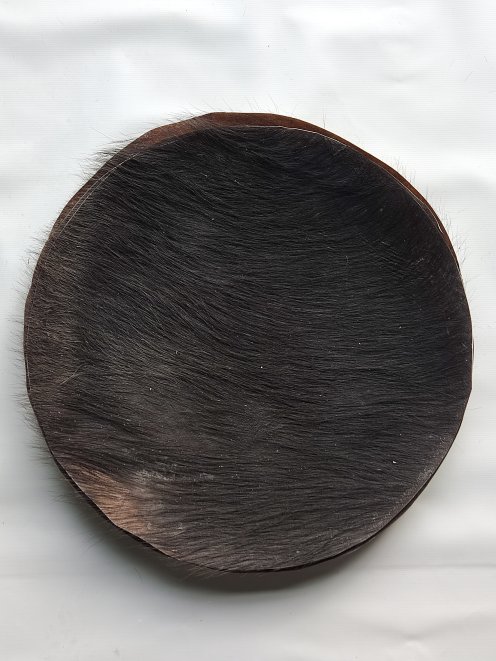Großes Büffelfell oder sehr dickes Rinderfell mit Haaren für Djembe Trommel