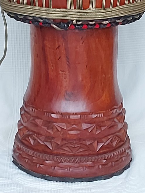 Mahagoni (Djala) Djembe aus Guinea - Oberklasse Djembe