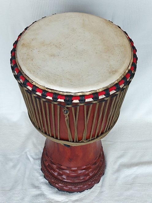 Mahagoni (Djala) Djembe aus Guinea - Oberklasse Djembe