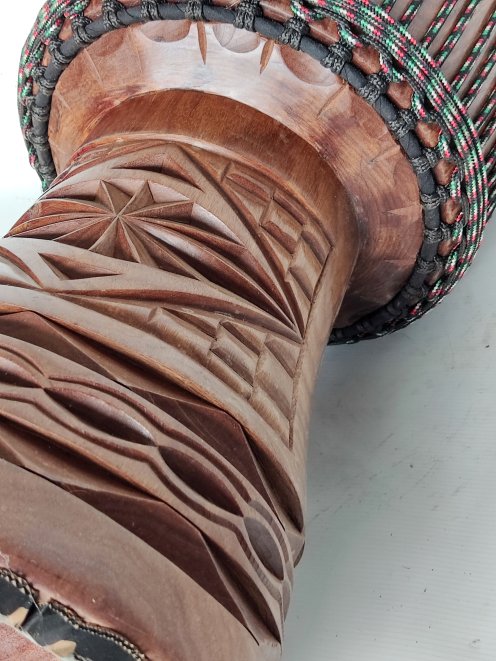 Große Djembe aus Guinea - Oberklasse Djembe Trommel