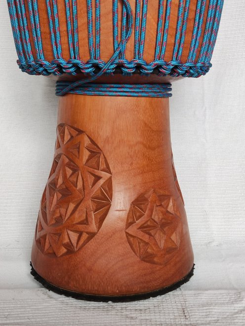 Große Djembe aus Guinea - Oberklasse Djembe Trommel