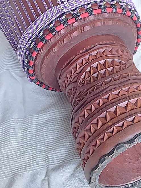 Mahagoni (Djala) Djembe aus Guinea - Oberklasse Djembe