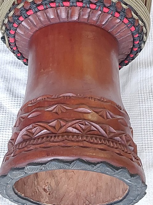 Mahagoni (Djala) Djembe aus Guinea - Oberklasse Djembe