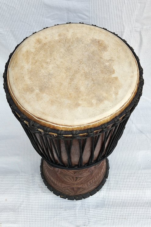Djembe aus Guinea mit Kuhfell - Kalbfell, Rinderfell, Stierfell oberklasse Djembe Trommel