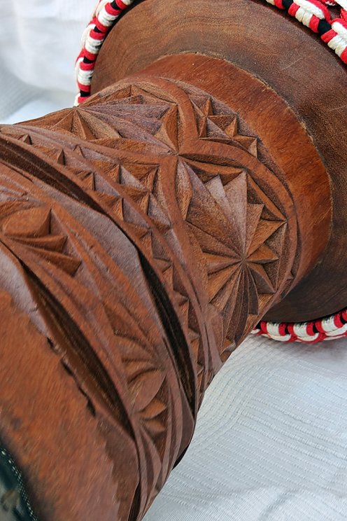 Buschmango (Dugura) Djembe aus Guinea - Oberklasse Djembe