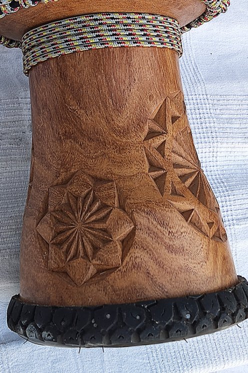 Große Djembe aus Guinea - Oberklasse Djembe Trommel