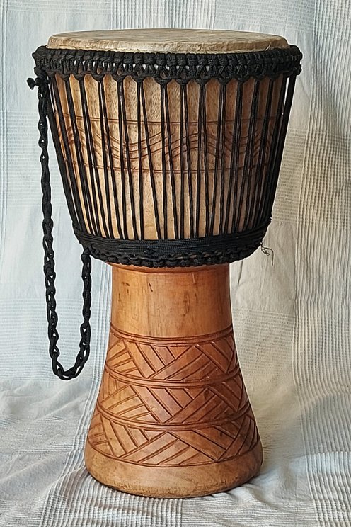 Günstige Djembe kaufen - Große billige Djembe Trommel aus Ghana