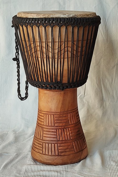 Günstige Djembe kaufen - Große billige Djembe Trommel aus Ghana