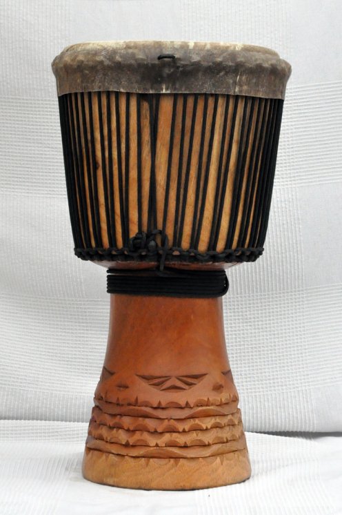 Mahagoni (Djala) Djembe aus Guinea - Hohe Qualität Djembe