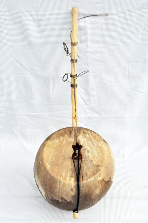 Bato bolon - Bolon stringed instrument