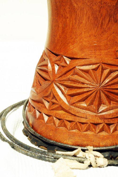 Buschmango (Dugura) Djembe Korpus aus Guinea - Oberklasse Djembe