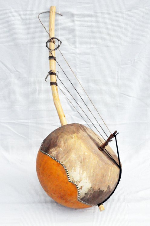 Bato bolon - Bolon stringed instrument