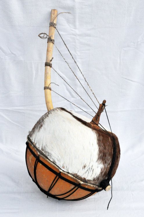 Bato bolon - Bolon stringed instrument
