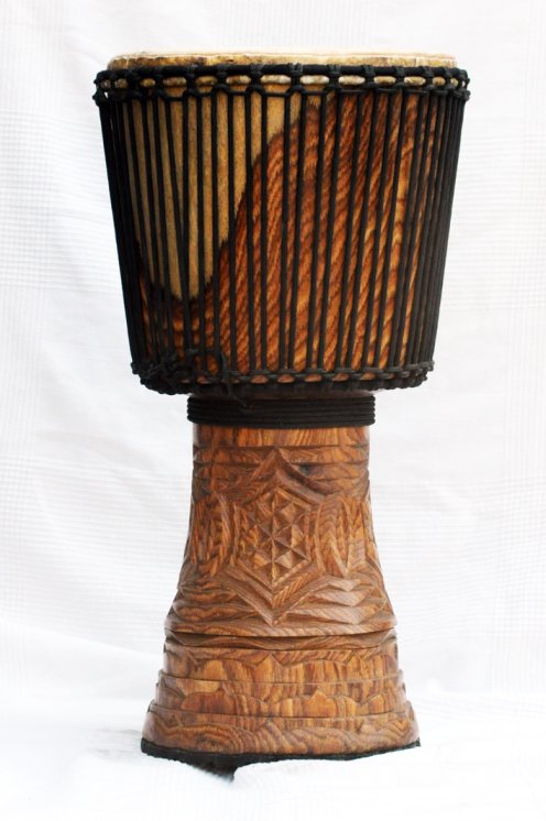 Djembe aus Guinea mit Kuhfell - Kalbfell, Rinderfell, Stierfell oberklasse Djembe Trommel
