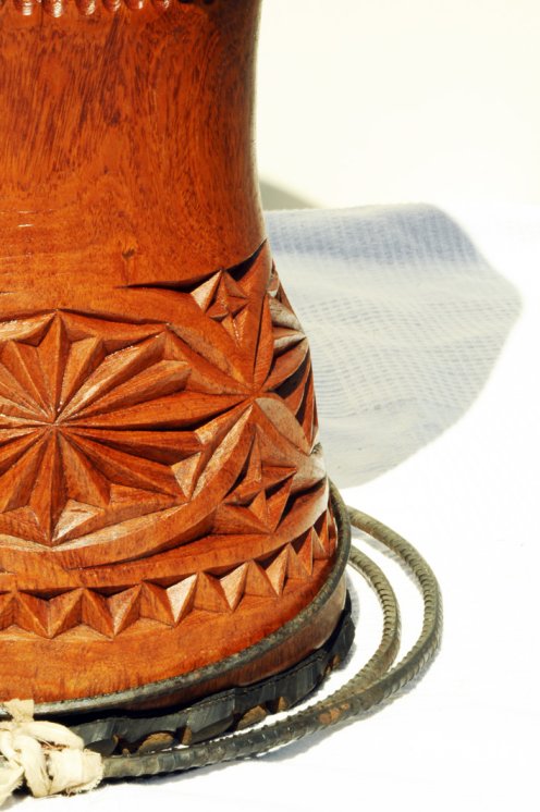 Buschmango (Dugura) Djembe Korpus aus Guinea - Oberklasse Djembe