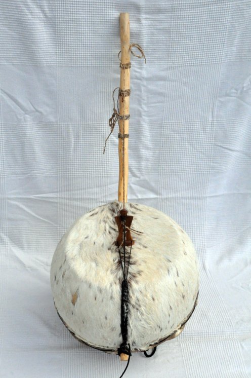Bato bolon - Bolon stringed instrument