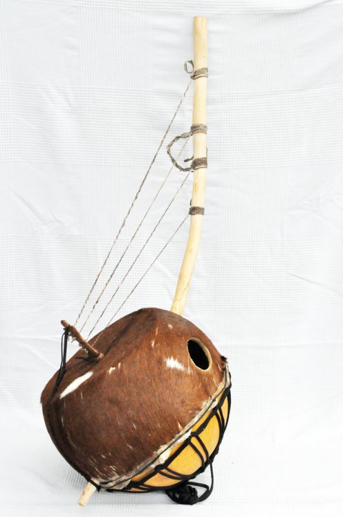 Bato bolon - Bolon stringed instrument
