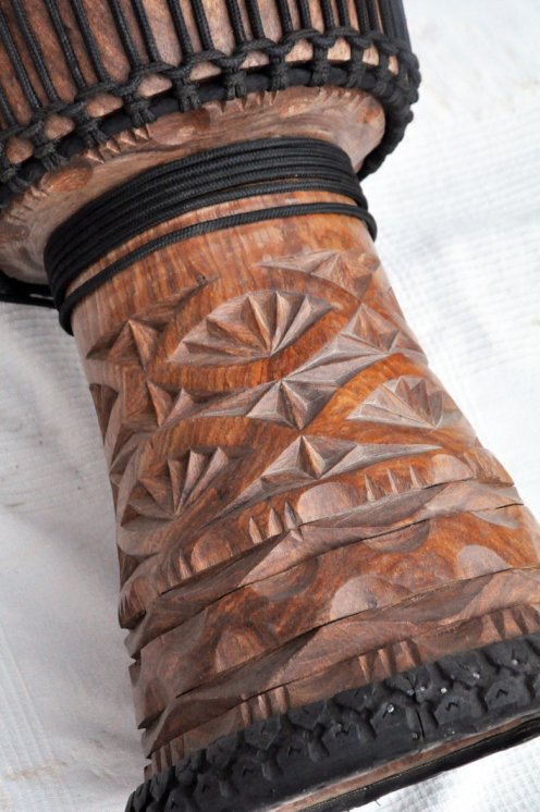 Djembe aus Guinea mit Kuhfell - Kalbfell, Rinderfell, Stierfell oberklasse Djembe Trommel