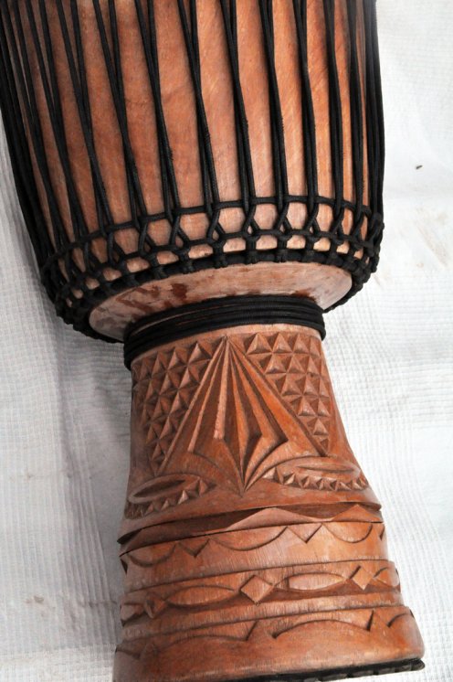 Djembe aus Guinea mit Kuhfell - Kalbfell, Rinderfell, Stierfell oberklasse Djembe Trommel