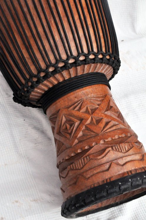 Djembe aus Guinea mit Kuhfell - Kalbfell, Rinderfell, Stierfell oberklasse Djembe Trommel