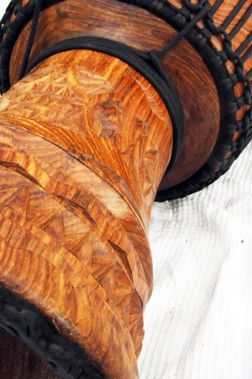Djembe aus Guinea mit Kuhfell - Kalbfell, Rinderfell, Stierfell oberklasse Djembe Trommel