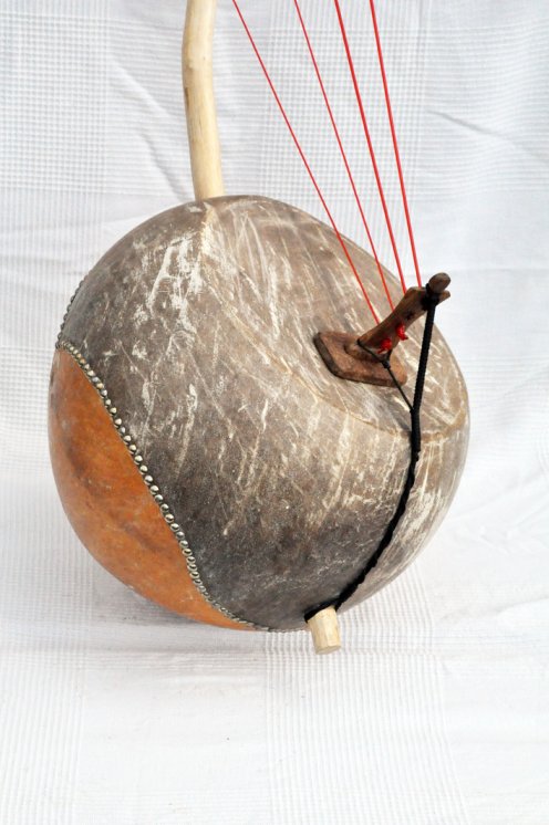 Bato bolon - Bolon stringed instrument