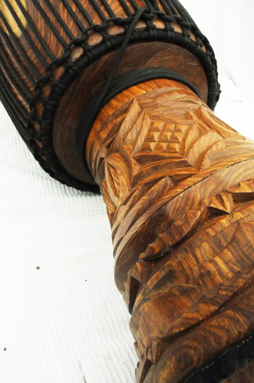 Djembe aus Guinea mit Kuhfell - Kalbfell, Rinderfell, Stierfell oberklasse Djembe Trommel
