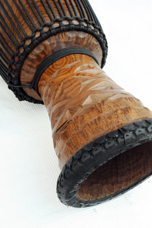Djembe aus Guinea mit Kuhfell - Kalbfell, Rinderfell, Stierfell oberklasse Djembe Trommel