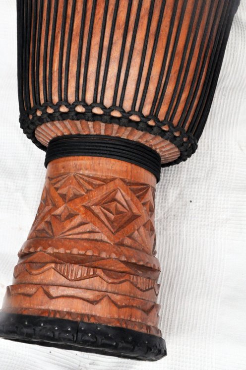 Djembe aus Guinea mit Kuhfell - Kalbfell, Rinderfell, Stierfell oberklasse Djembe Trommel