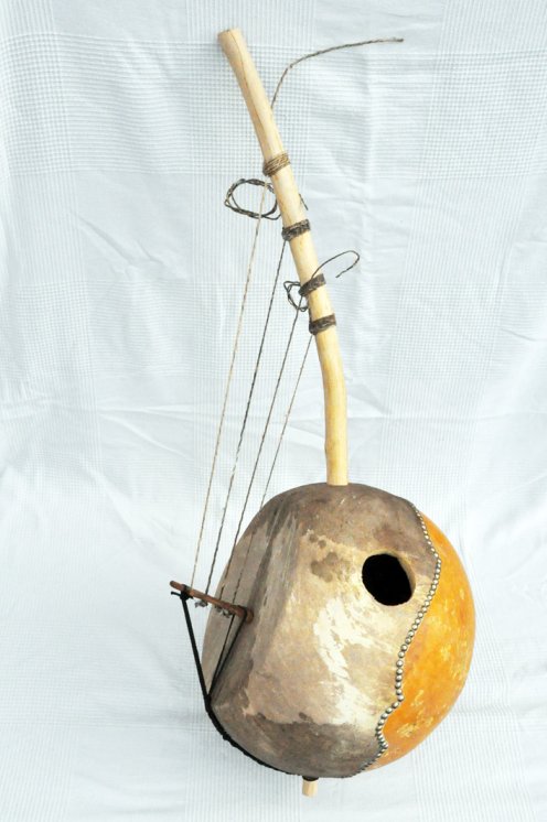 Bato bolon - Bolon stringed instrument