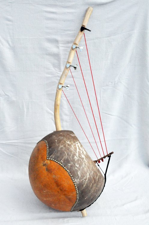 Bato bolon - Bolon stringed instrument