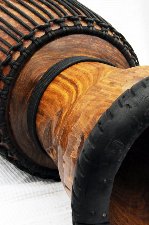 Djembe aus Guinea mit Kuhfell - Kalbfell, Rinderfell, Stierfell oberklasse Djembe Trommel