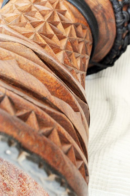 Djembe aus Guinea mit Kuhfell - Kalbfell, Rinderfell, Stierfell oberklasse Djembe Trommel