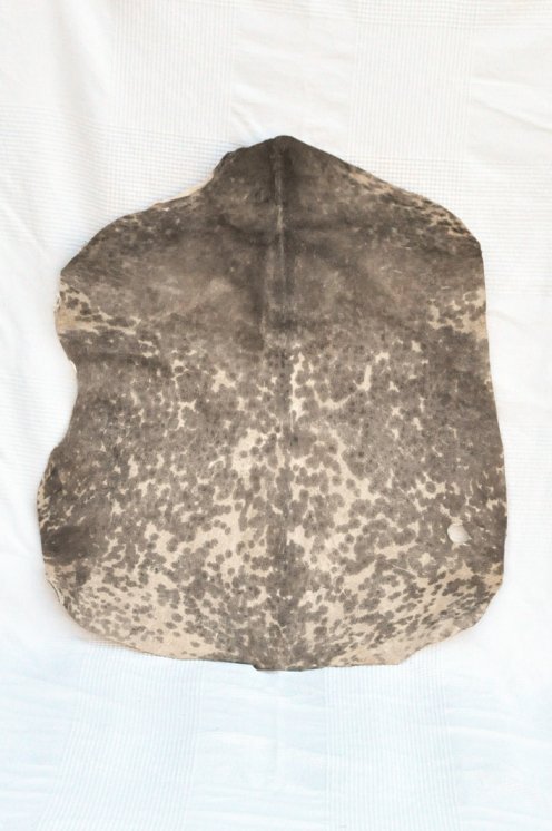 Sehr dickes geflecktes weißes Sahel-Ziegenfell - Djembe Trommel Fell
