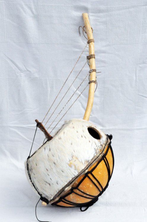 Bato bolon - Bolon stringed instrument