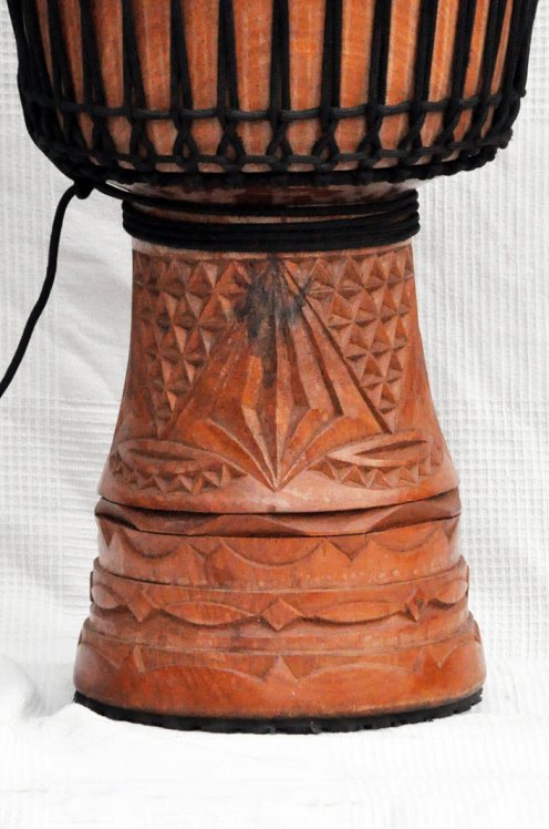 Djembe aus Guinea mit Kuhfell - Kalbfell, Rinderfell, Stierfell oberklasse Djembe Trommel