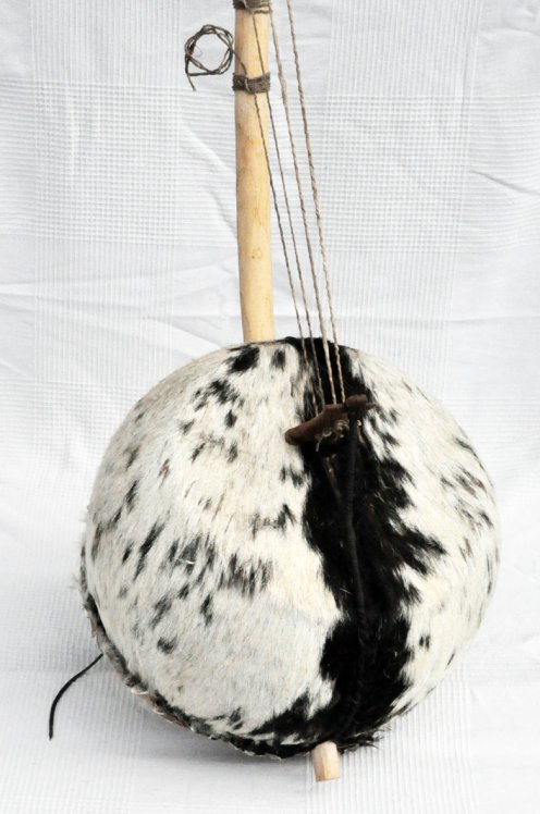 Bato bolon - Bolon stringed instrument