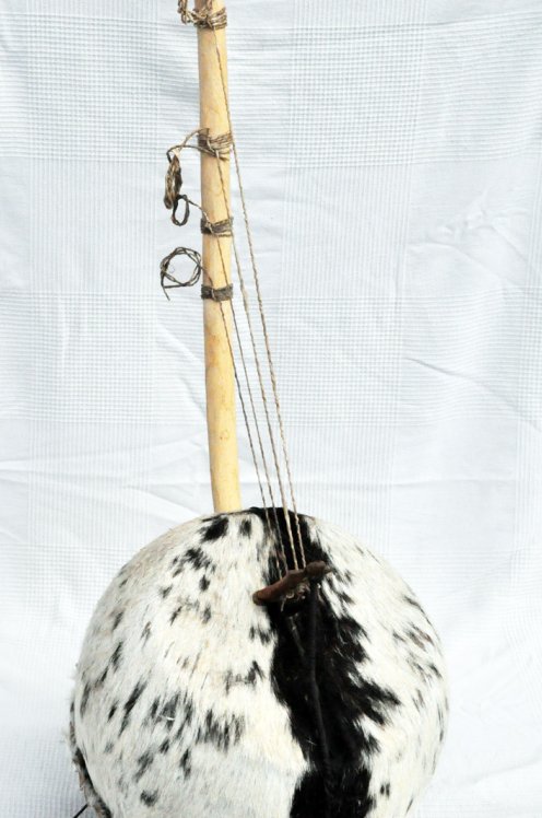 Bato bolon - Bolon stringed instrument