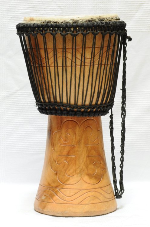 Ghana mittelgroße Djembe: ghanaishe Djembe kaufen