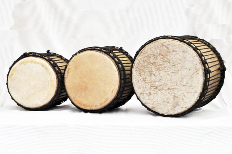Parade Dunun-Trommeln Satz - Mini-Dundun Trommeln Set aus Guinea 3851