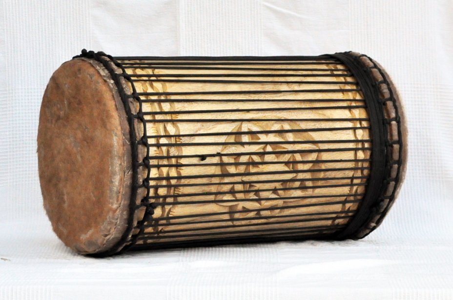 Melina Traditionnelle Aufbau Sangban Dundun - Dundun Basstrommel aus Guinea
