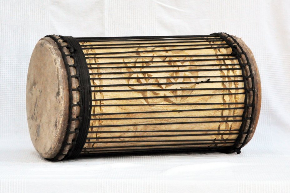 Melina Traditionnelle Aufbau Sangban Dundun - Dundun Basstrommel aus Guinea