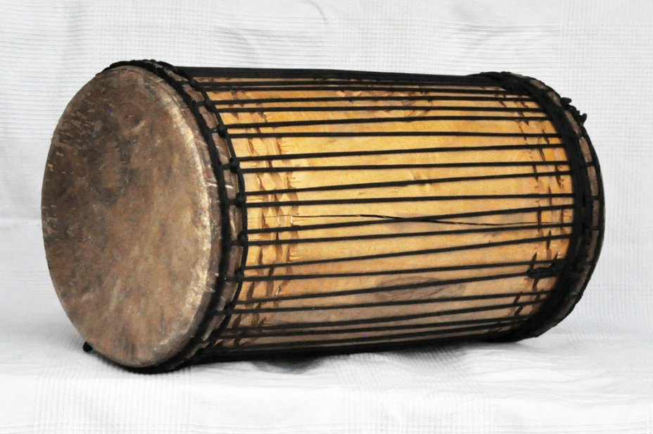 Melina Traditionnelle Aufbau Sangban Dundun - Dundun Basstrommel aus Guinea