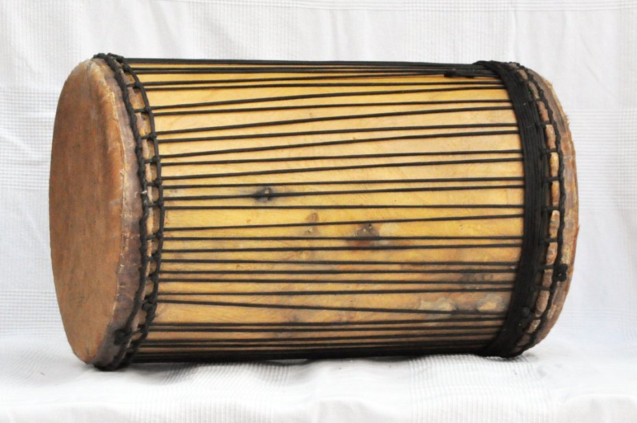 Melina traditionnelle Aufbau Dundunba Dundun - Dundun Basstrommel aus Guinea