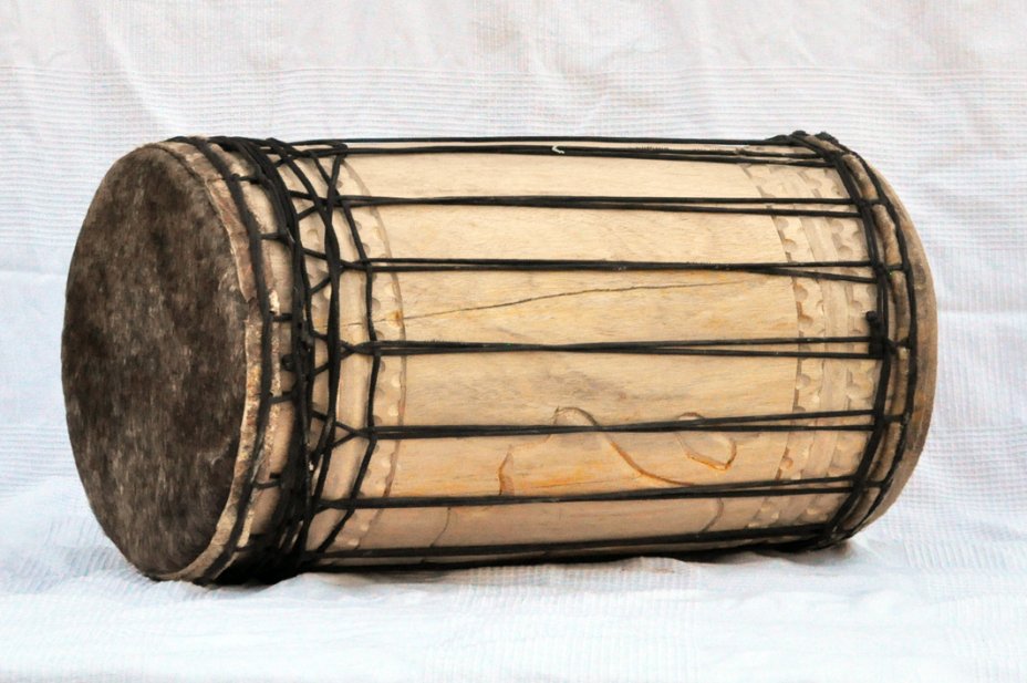 Melina Traditionnelle Aufbau Sangban Dundun - Dundun Basstrommel aus Guinea