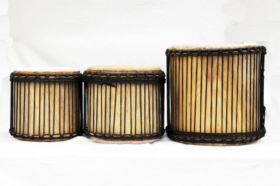 Parade Dunun-Trommeln Satz - Mini-Dundun Trommeln Set aus Guinea 3851