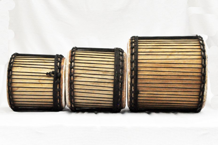 Parade Dunun-Trommeln Satz - Mini-Dundun Trommeln Set aus Guinea 3851