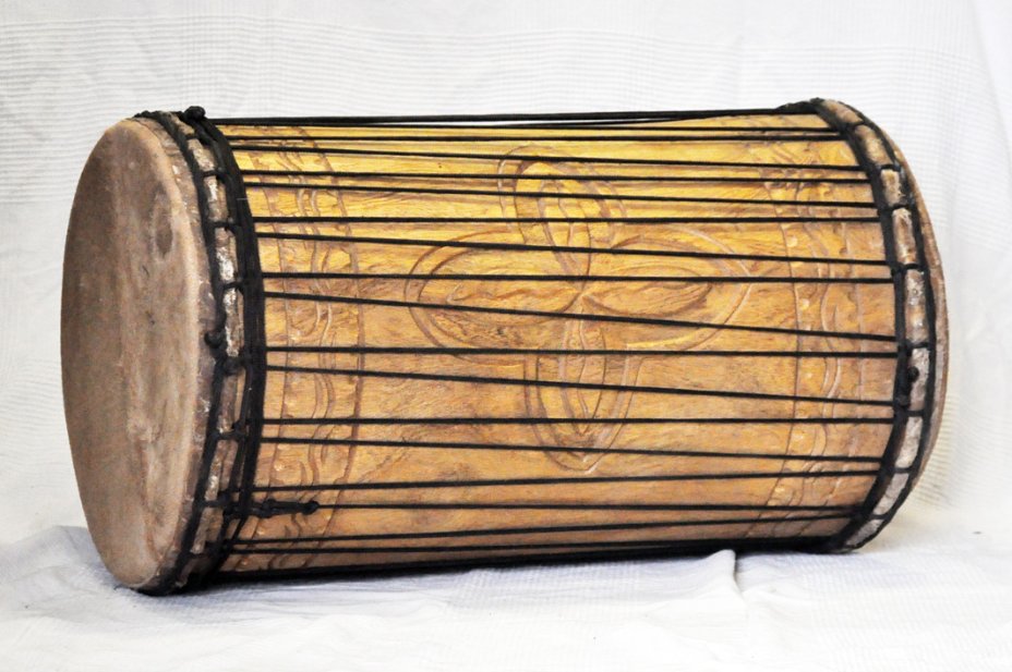 Melina traditionnelle Aufbau Dundunba Dundun - Dundun Basstrommel aus Guinea