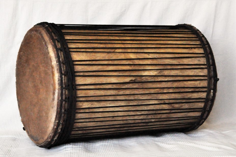 Melina traditionnelle Aufbau Dundunba Dundun - Dundun Basstrommel aus Guinea